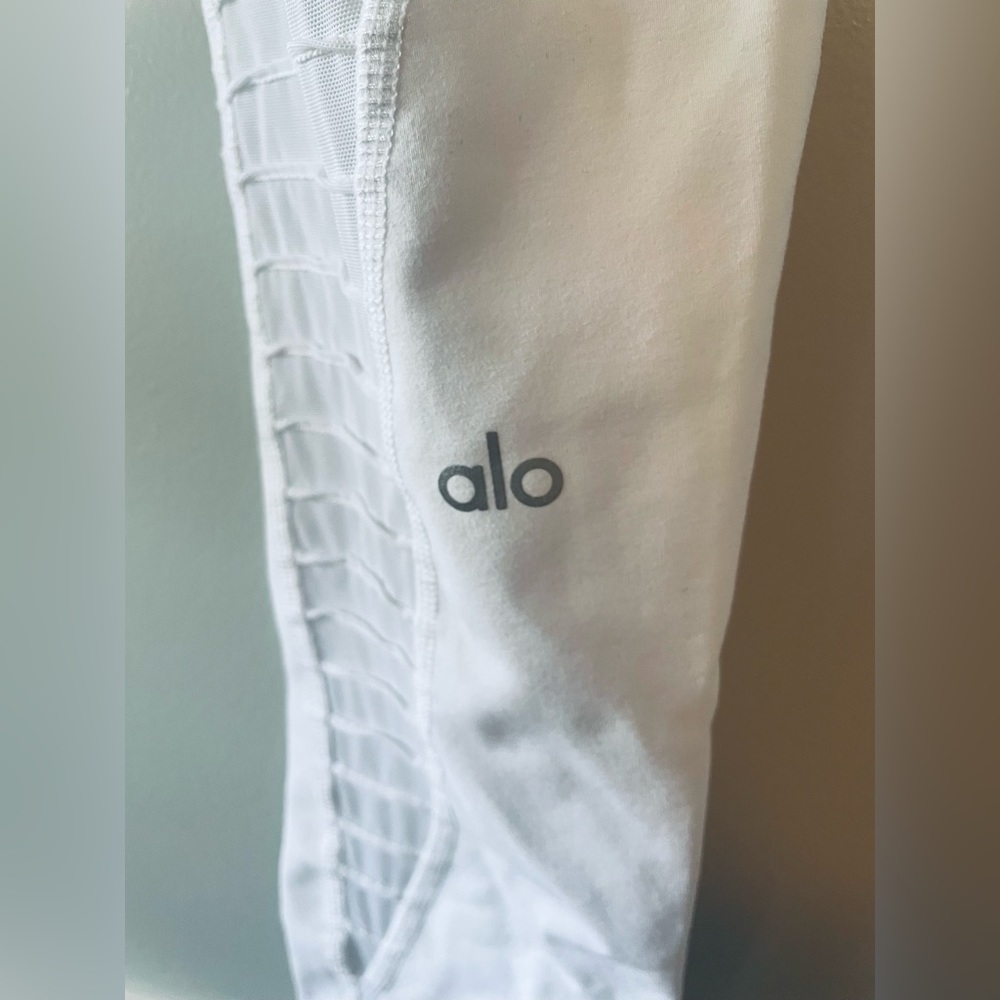 Alo Yoga Luminous Leggings - Picture 4 of 6
